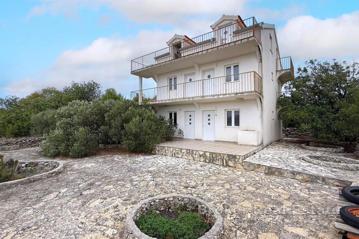Maison à rénover avec vue imprenable sur la mer