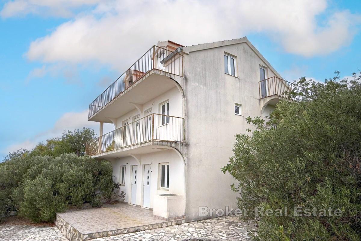 Maison à rénover avec vue imprenable sur la mer