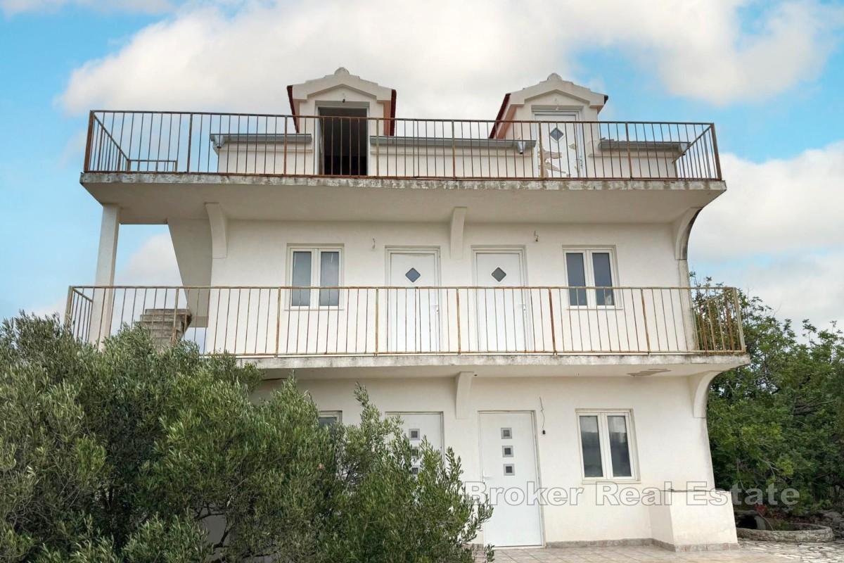 Maison à rénover avec vue imprenable sur la mer