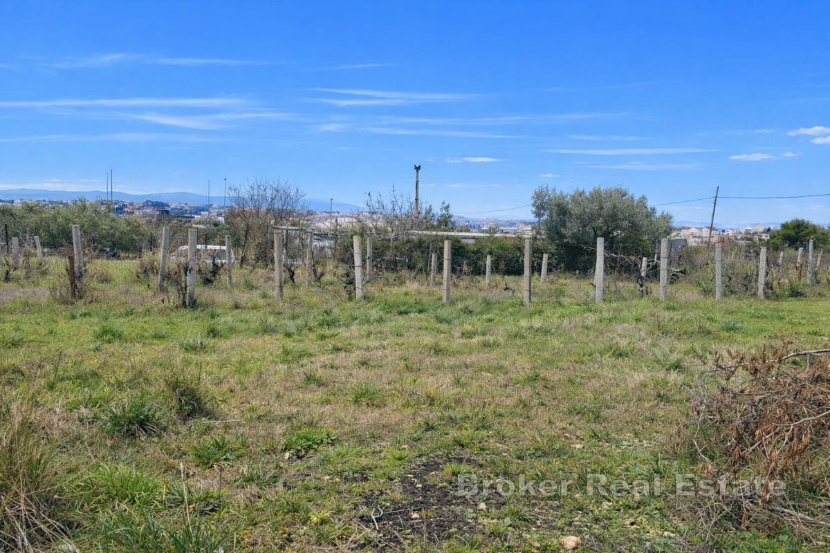 Terrain constructible attrayant près de Split avec vue mer