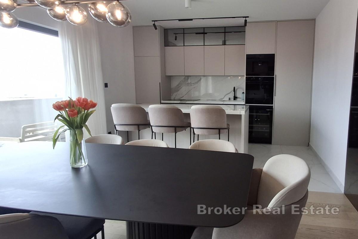 Luxueux penthouse avec vue imprenable sur la mer
