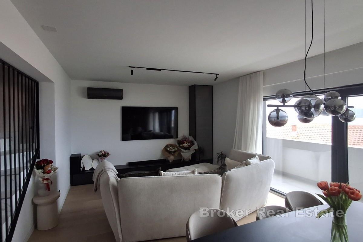 Luxueux penthouse avec vue imprenable sur la mer