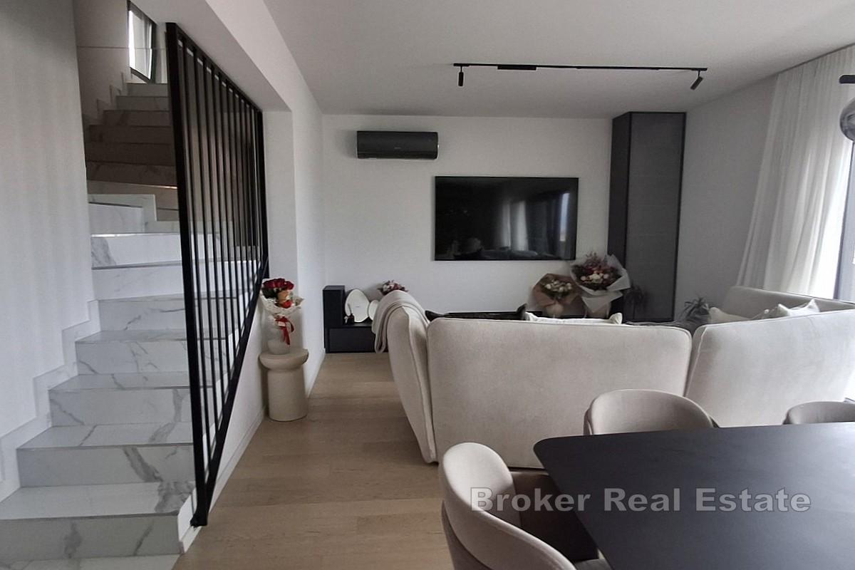 Luxueux penthouse avec vue imprenable sur la mer