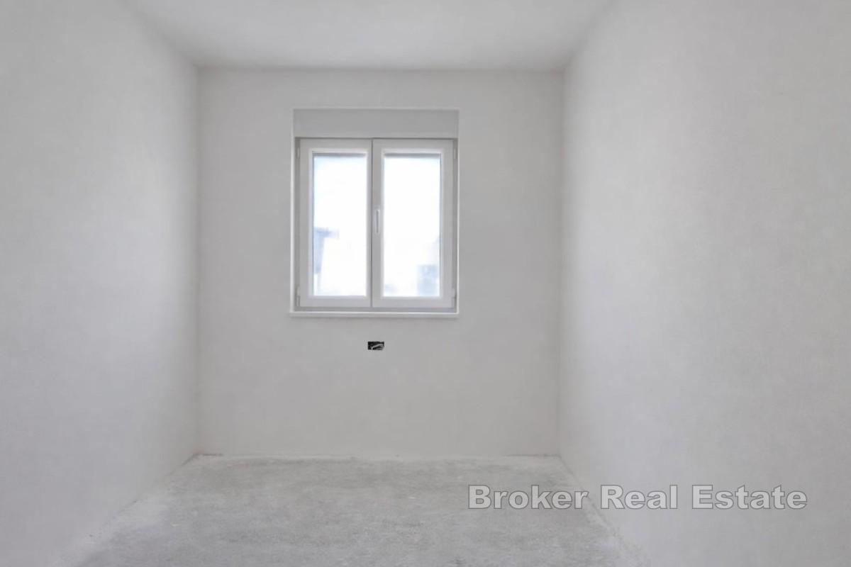 Appartement dans un immeuble neuf avec vue mer partielle