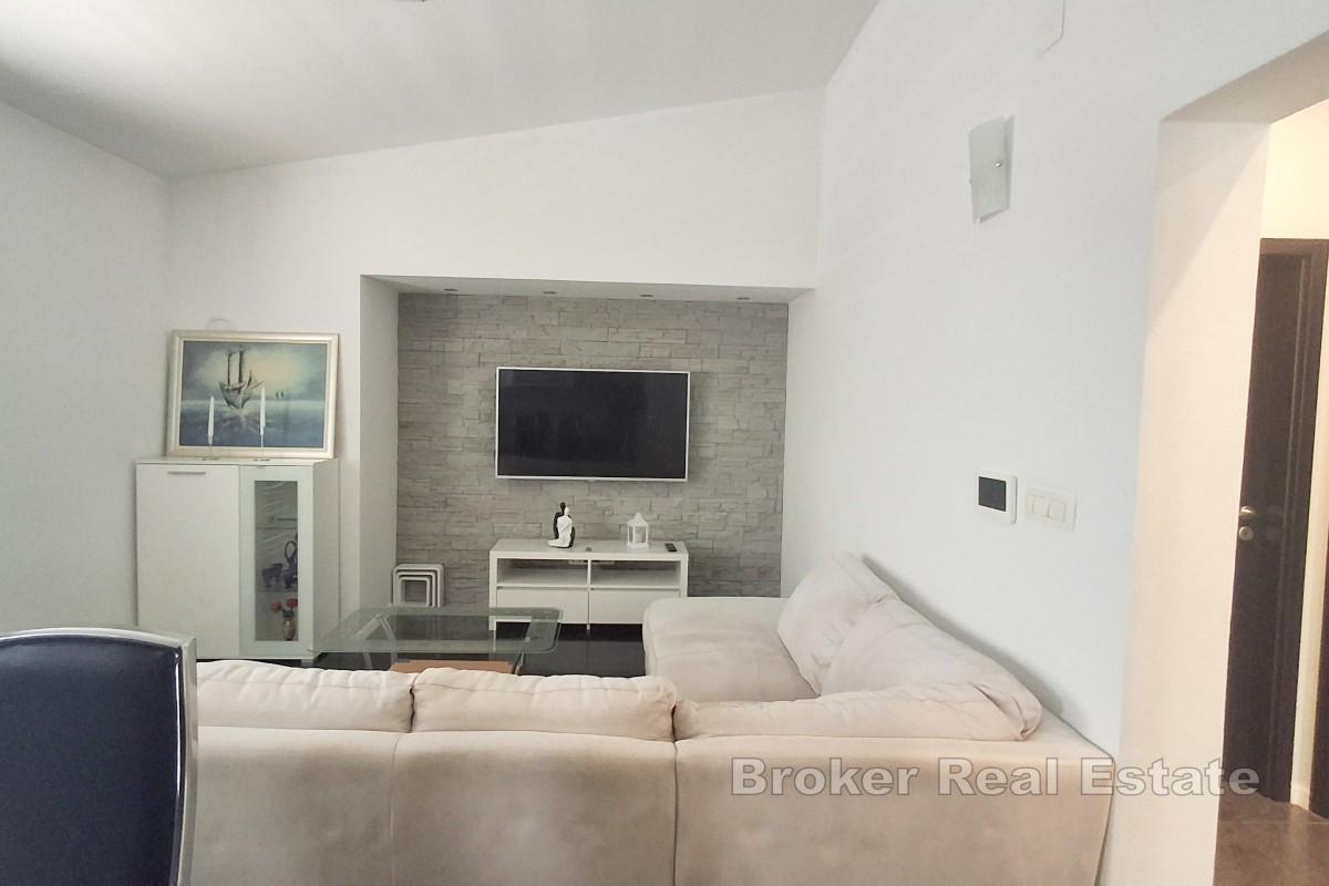 Elegante casa familiare con due appartamenti e vista mare e Spalato
