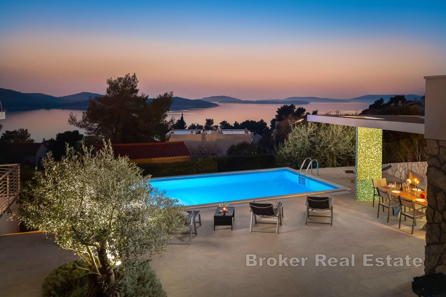 Villa con vista mare e piscina