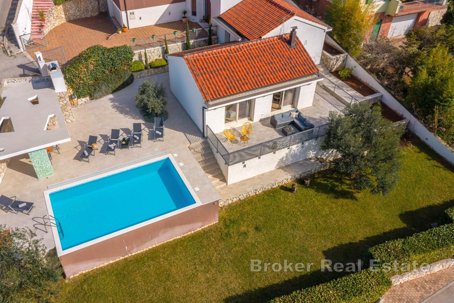 Villa con vista mare e piscina