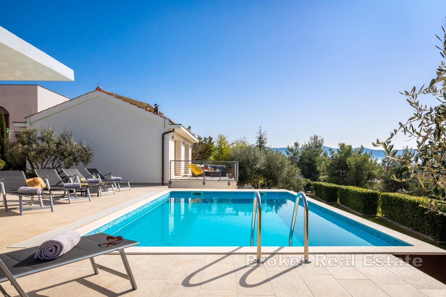Villa con vista mare e piscina