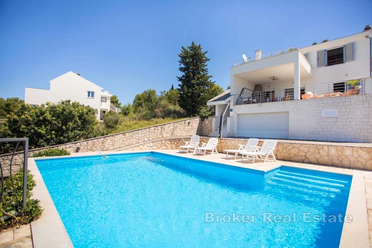 Mediterrane Villa mit Meerblick