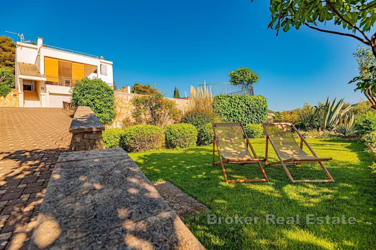 Mediterrane Villa mit Meerblick