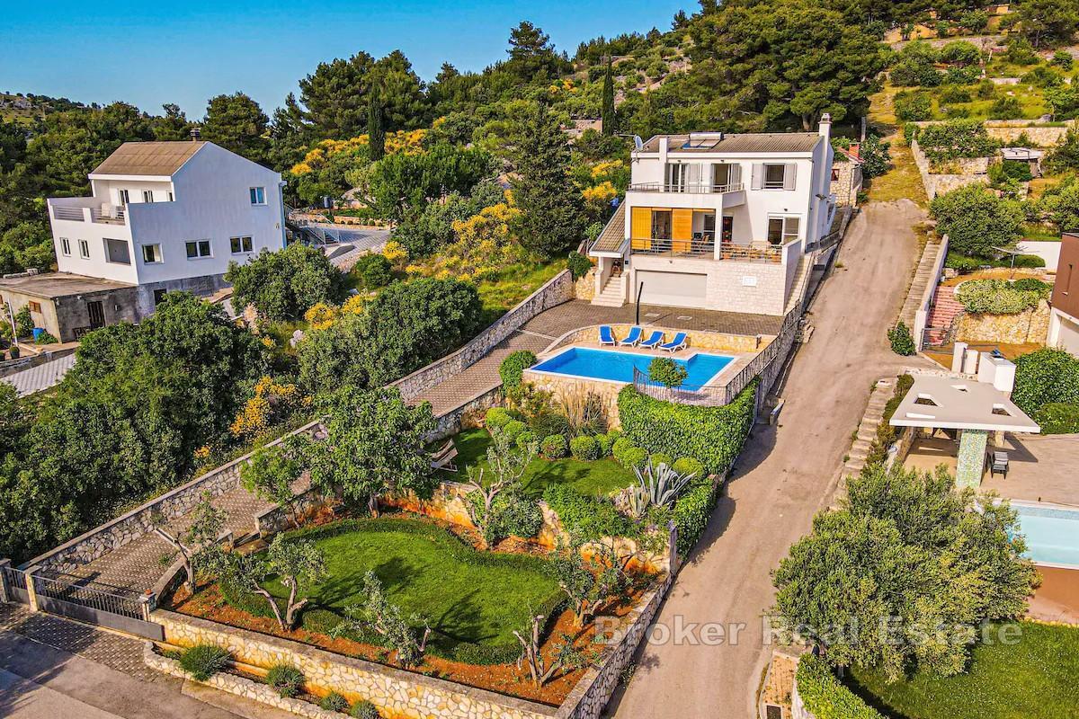 Mediterrane Villa mit Meerblick