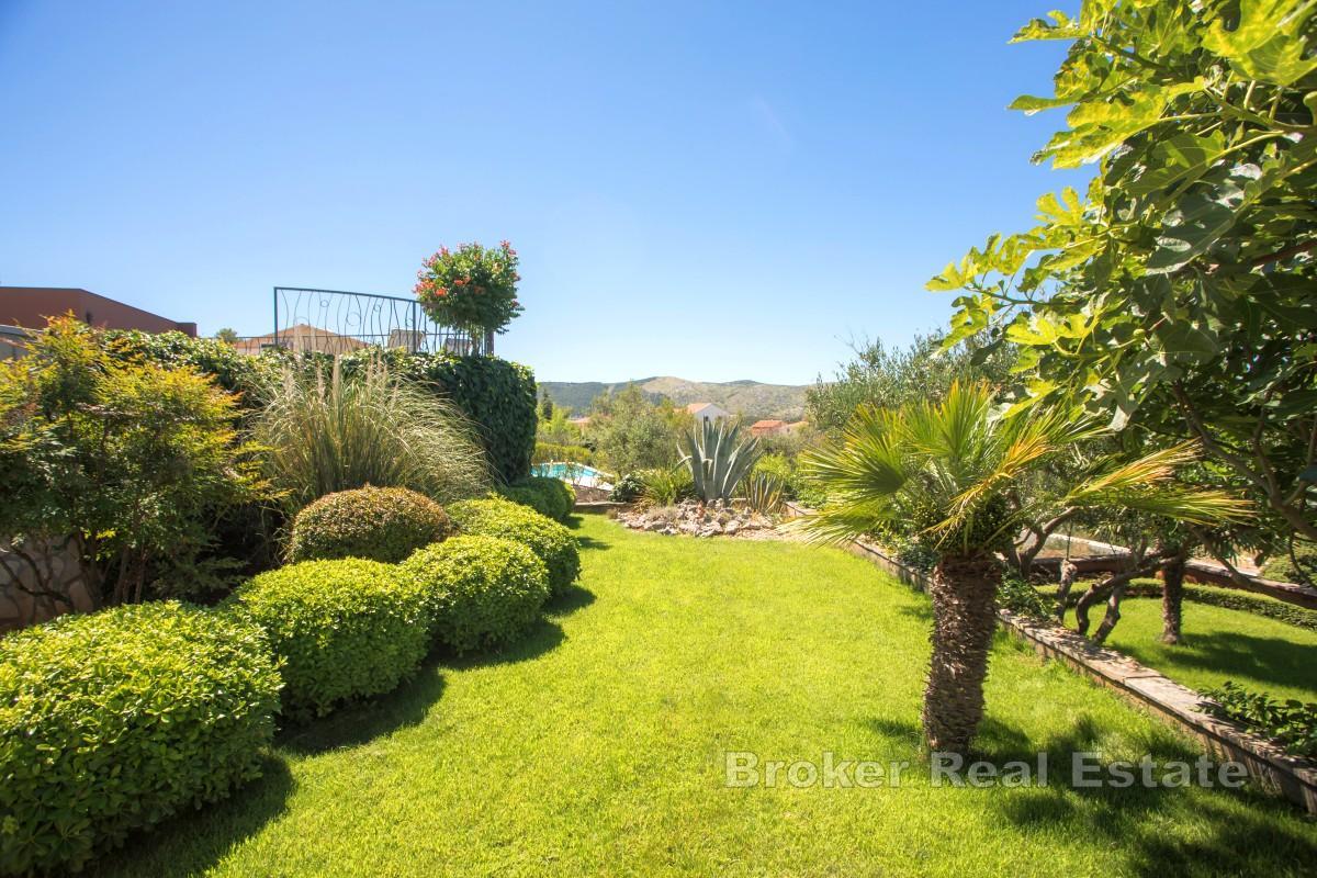 Mediterrane Villa mit Meerblick