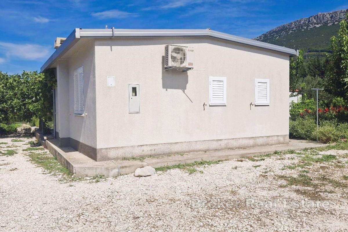 Accogliente casa indipendente con ampia terrazza coperta, giardino e parcheggio privato