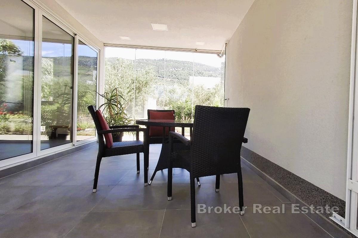 Accogliente casa indipendente con ampia terrazza coperta, giardino e parcheggio privato