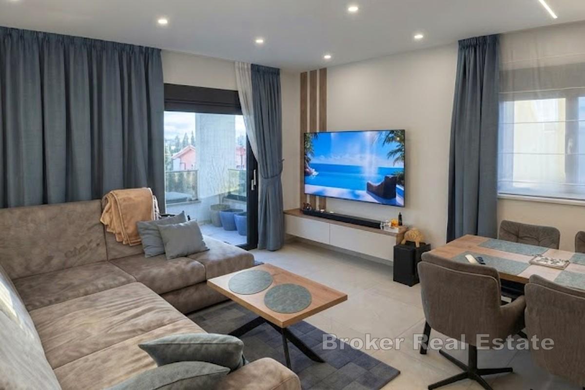 Luksuzni Penthouse s krovnom terasom i otvorenim pogledom na more