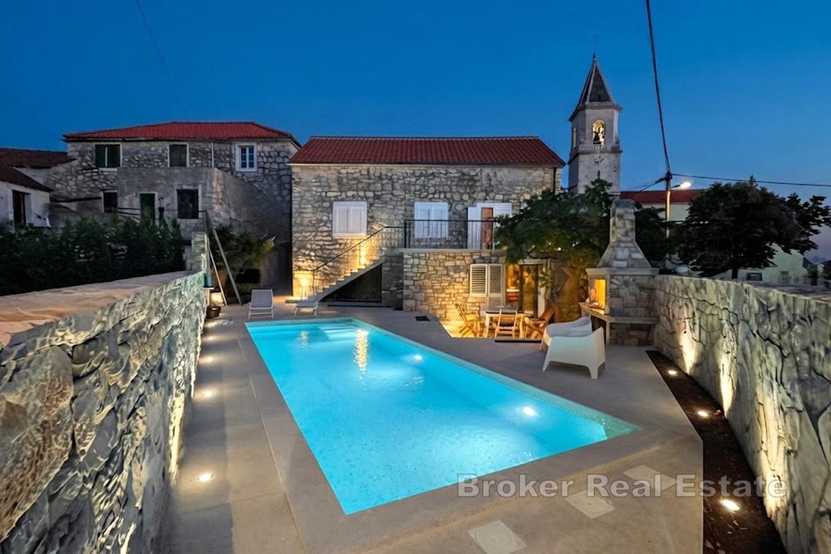 Authentique maison dalmate en pierre avec piscine
