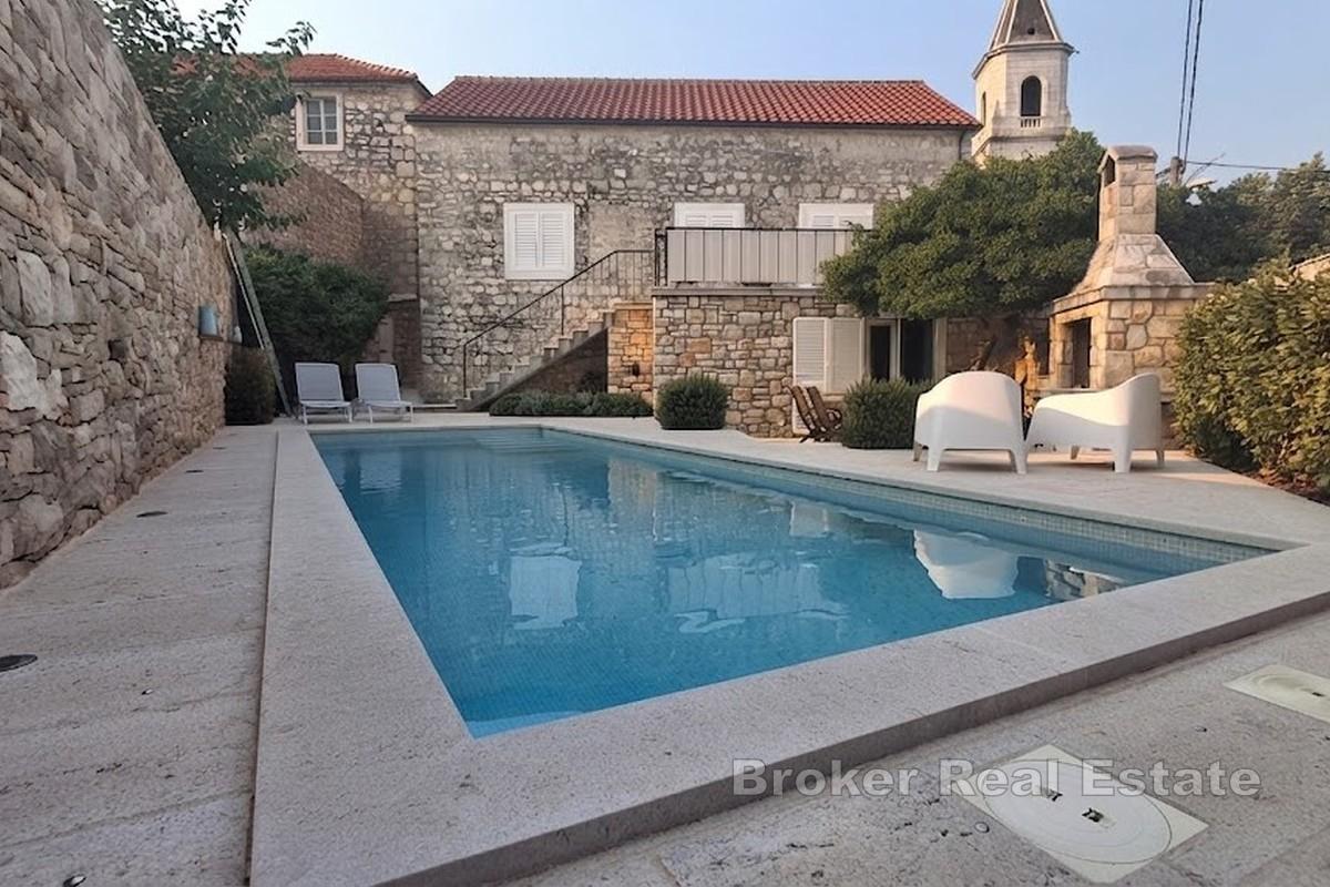 Authentique maison dalmate en pierre avec piscine