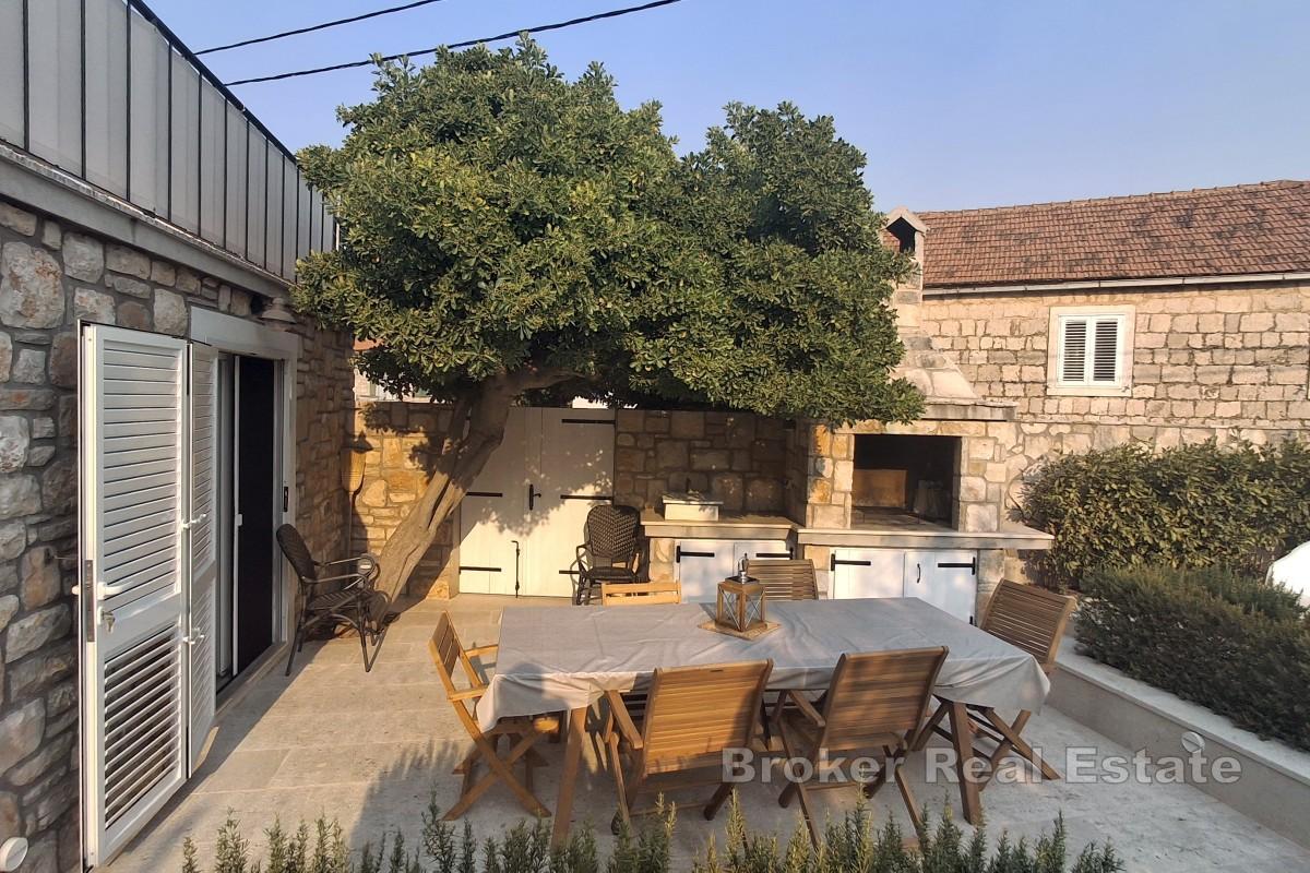 Authentique maison dalmate en pierre avec piscine