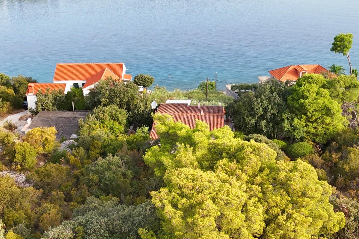 Maison de vacances en première ligne de mer avec terrain constructible de 3 830 m²