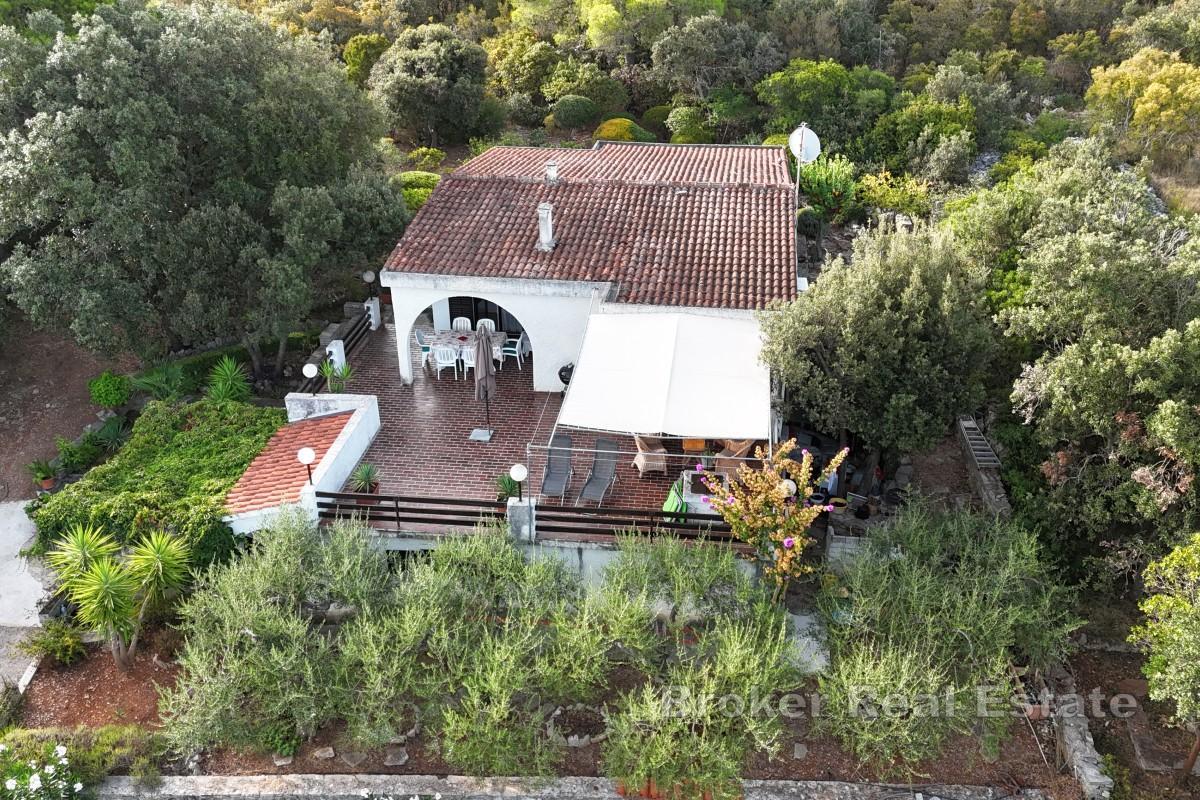 Maison de vacances en première ligne de mer avec terrain constructible de 3 830 m²
