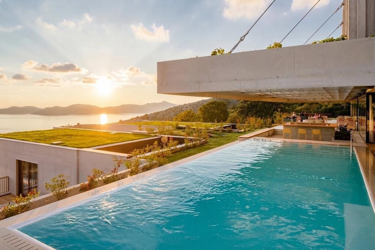 Luksuzni hotel s panoramskim pogledom na more i otoke