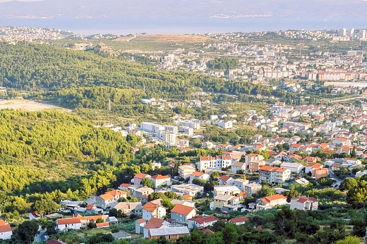 Baugrundstück mit Panoramablick auf Meer und Split