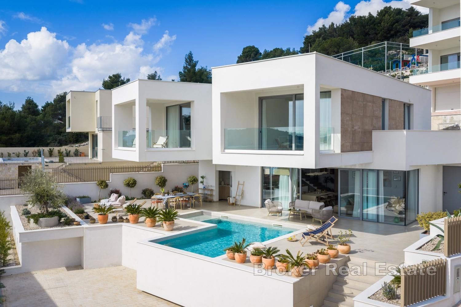 Moderne Villa mit beheiztem Pool und Meerblick
