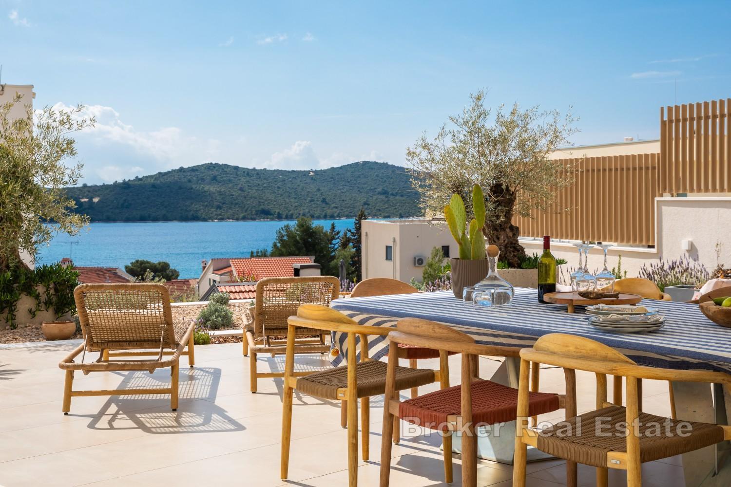 Moderne Villa mit beheiztem Pool und Meerblick