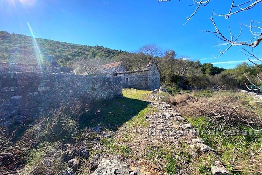 Ancienne maison en pierre avec terrain