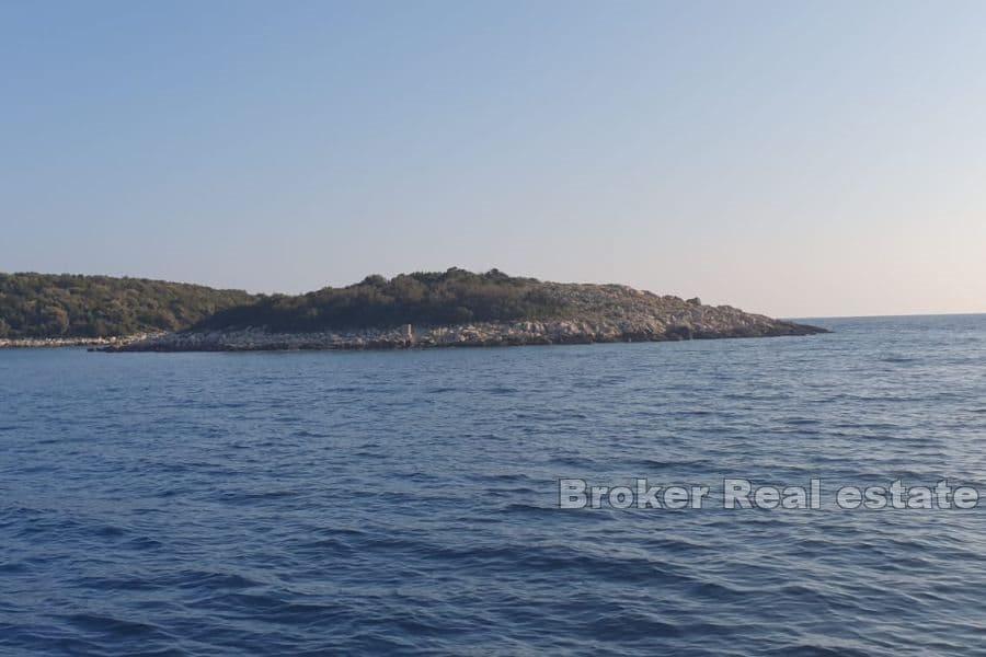 An island in complete privacy