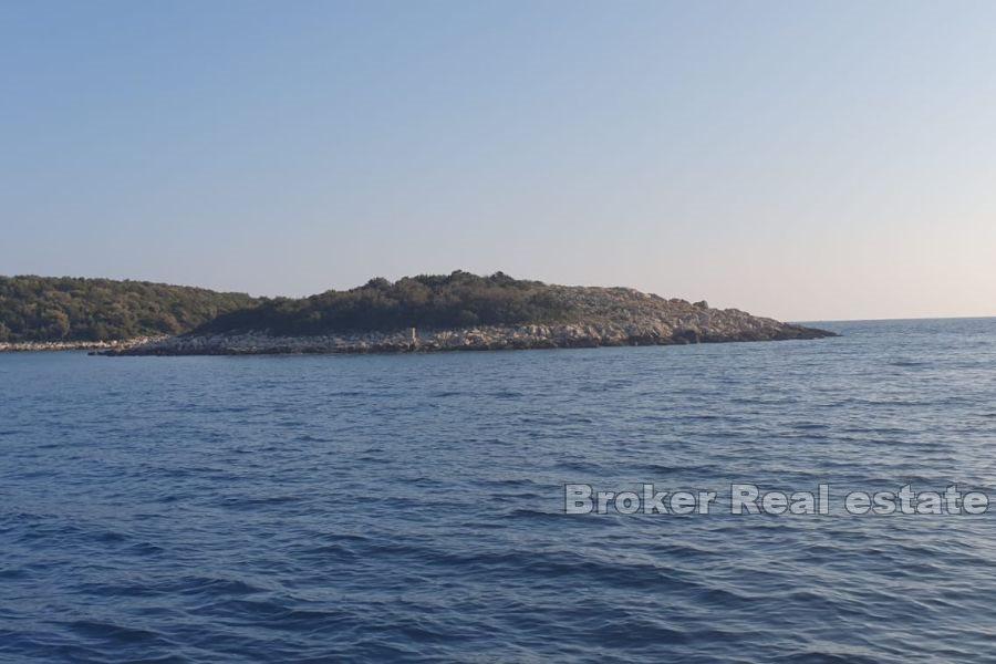 An island in complete privacy