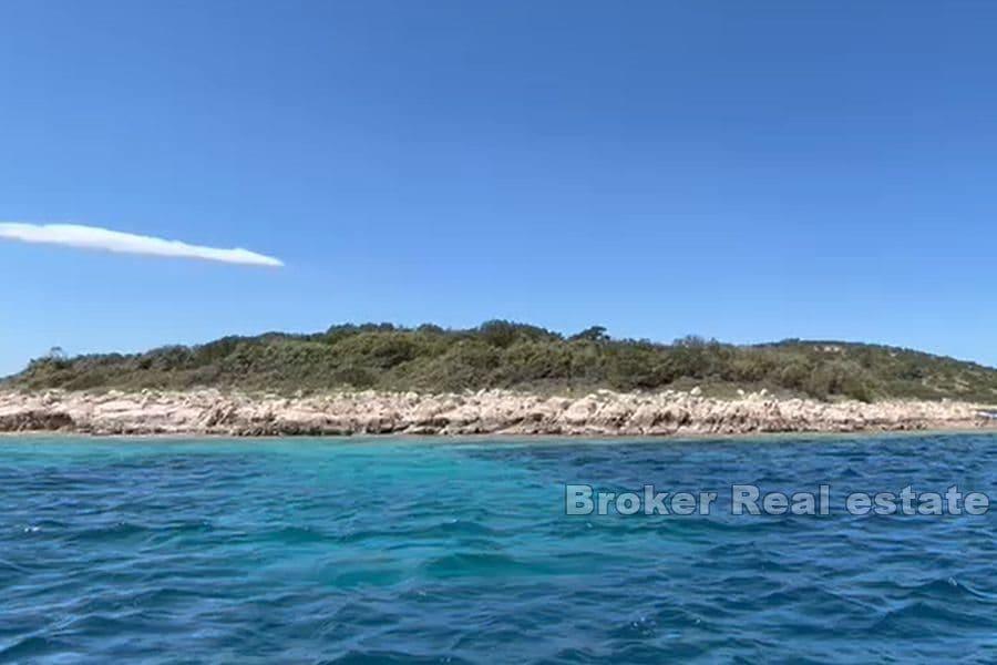 An island in complete privacy