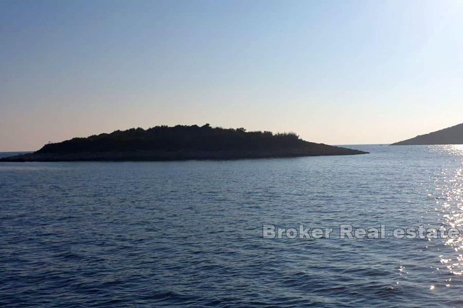 An island in complete privacy