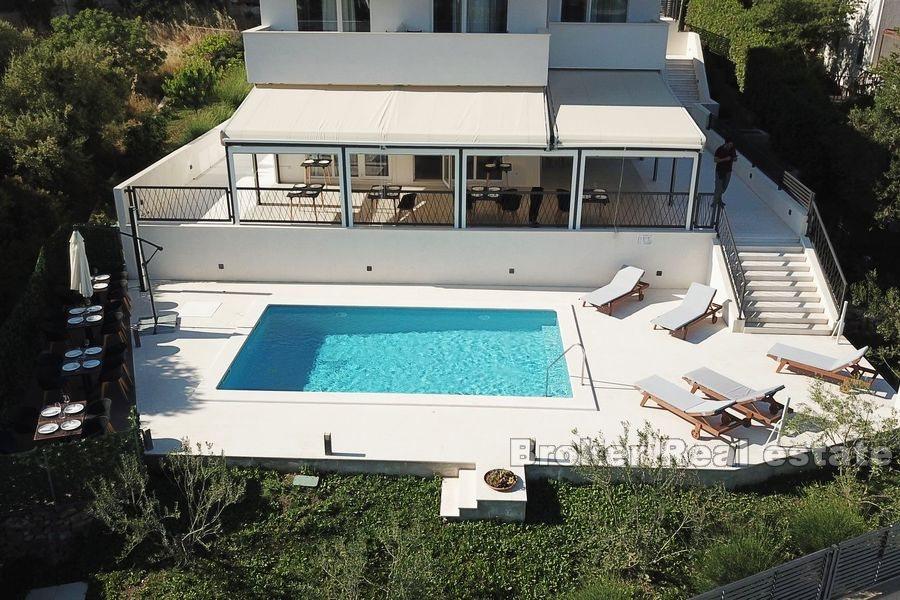 Haus mit Restaurant und Pool