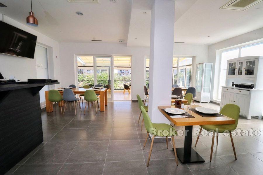 Haus mit Restaurant und Pool