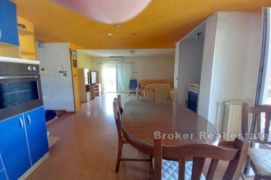 Apartment with partial sea view