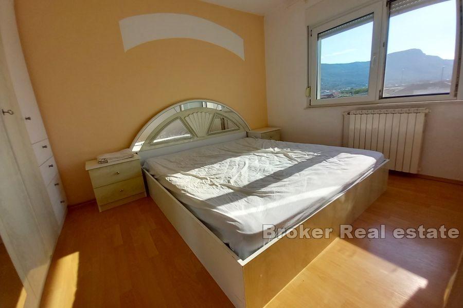 Apartment with partial sea view