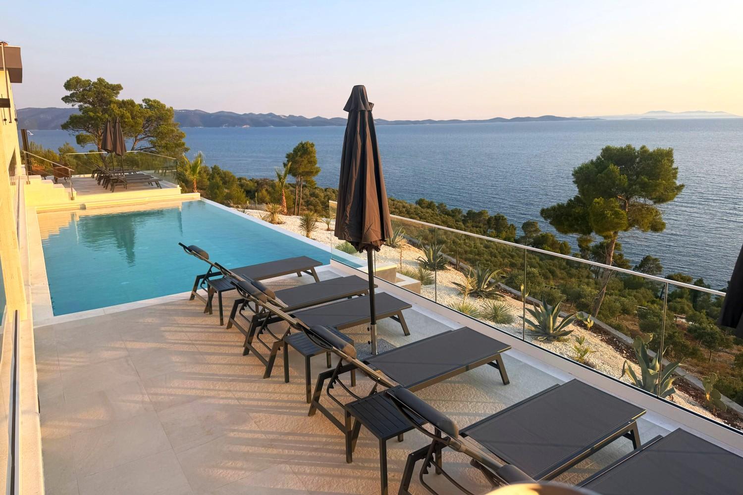 001-2034-09-island-brac-exclusive-private-seafront-estate-for-sale