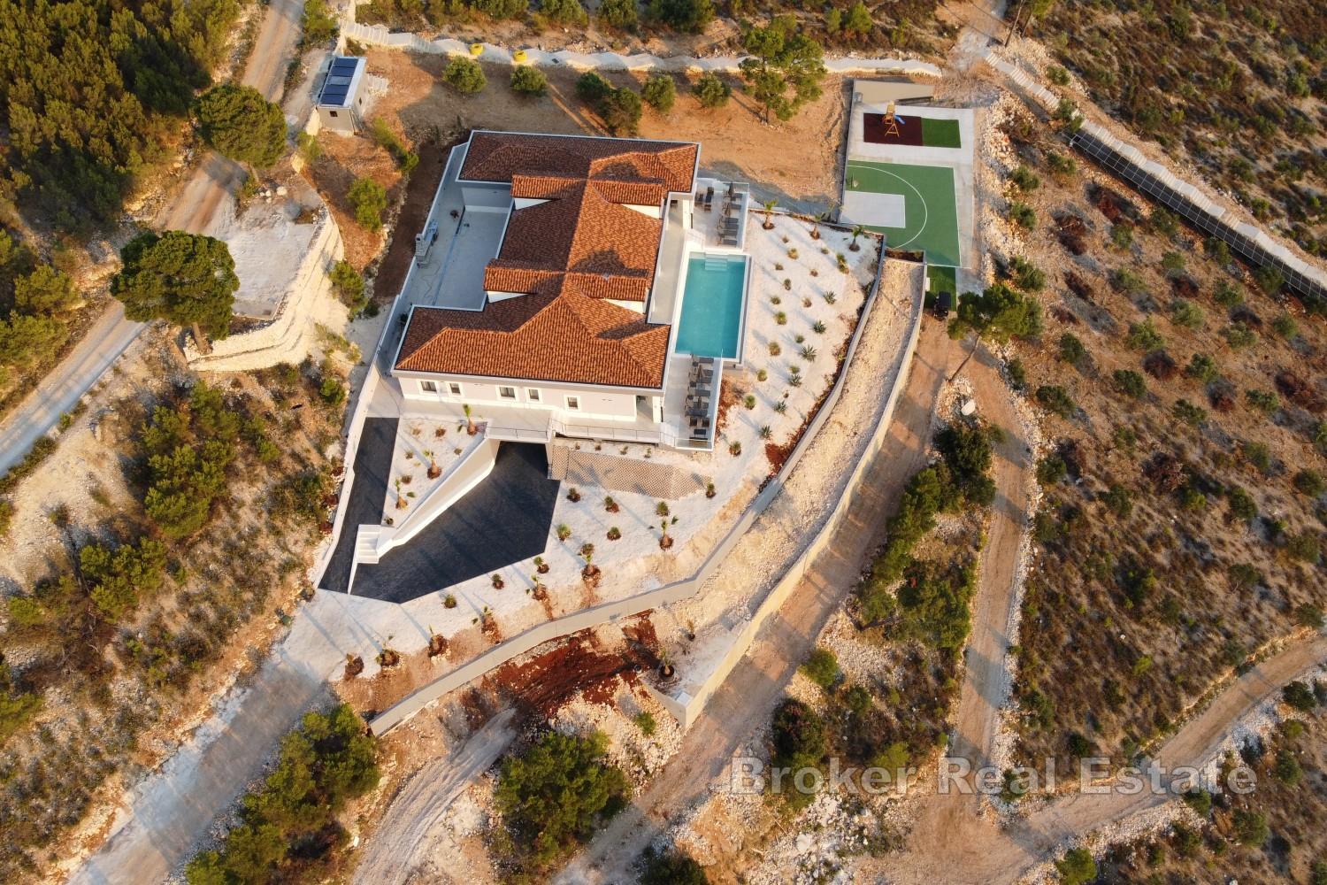 Domaine privé avec une luxueuse villa et un vaste terrain