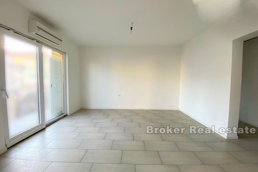 Three bedroom apartment with yard