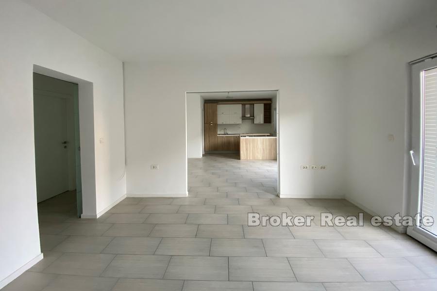 Three bedroom apartment with yard