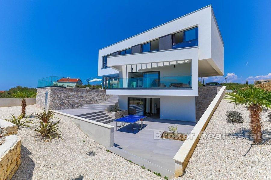 Newly built villa with pool