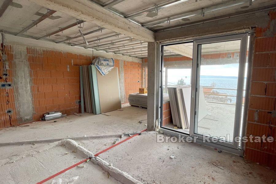 Appartements dans immeuble neuf, vue mer