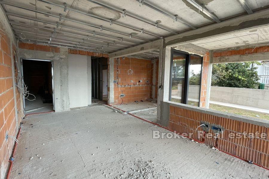 Appartements dans immeuble neuf, vue mer