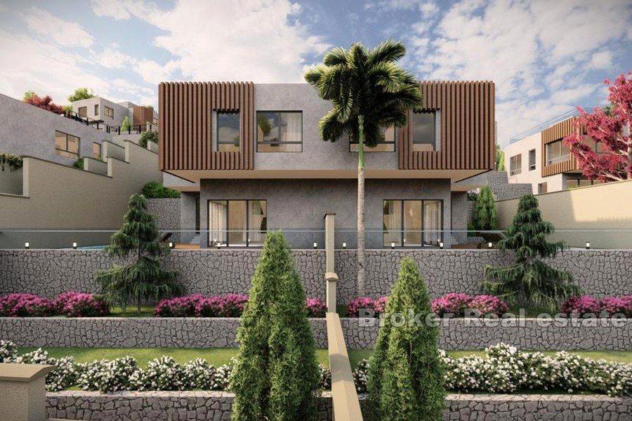 Semi-detached villa with pool near the sea