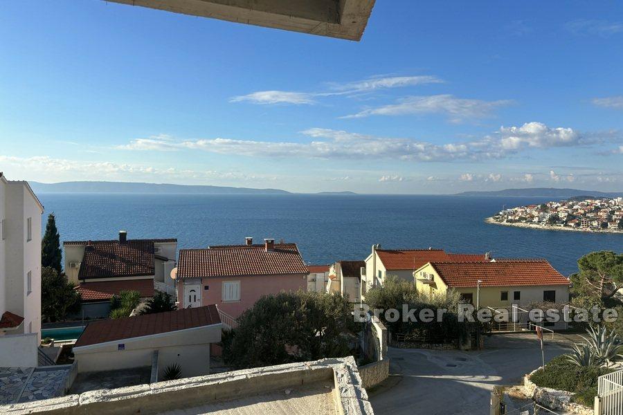 An extraordinary penthouse apartment with a panoramic view