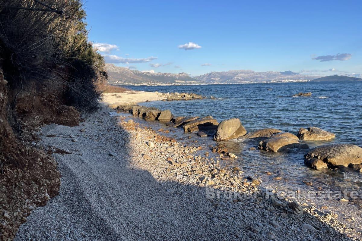 Ampio terreno edificabile in riva al mare