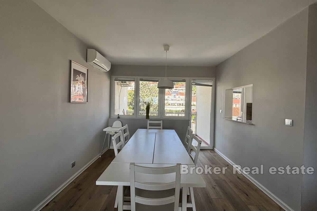 Functional two bedroom apartment in a great location