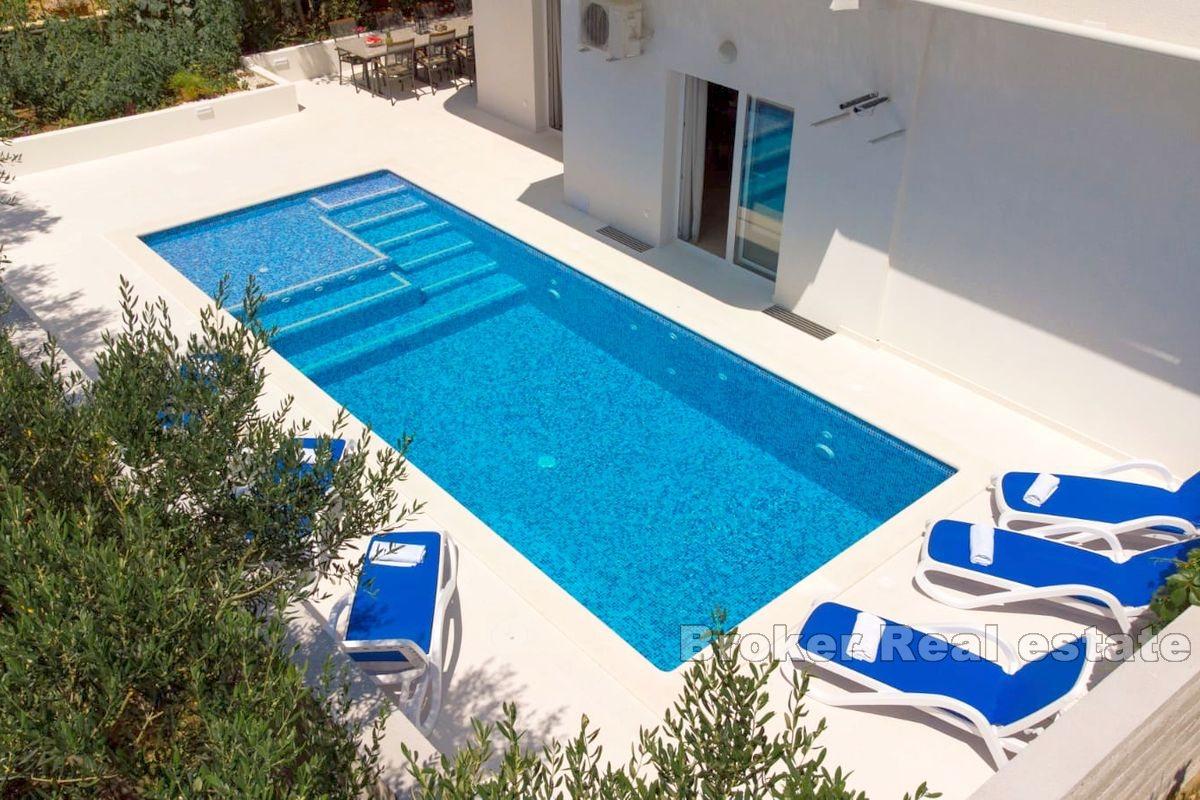 Confortevole appartamento con ampio giardino e piscina