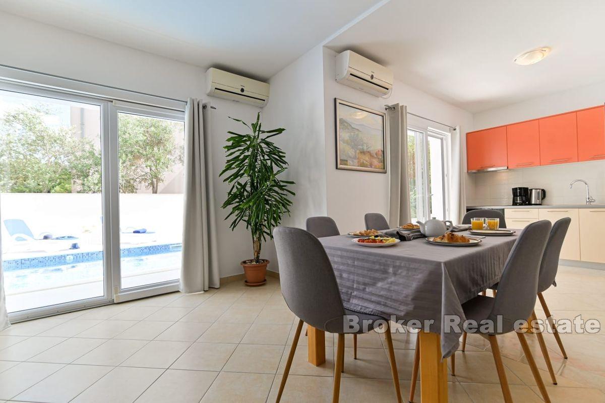 Confortevole appartamento con ampio giardino e piscina